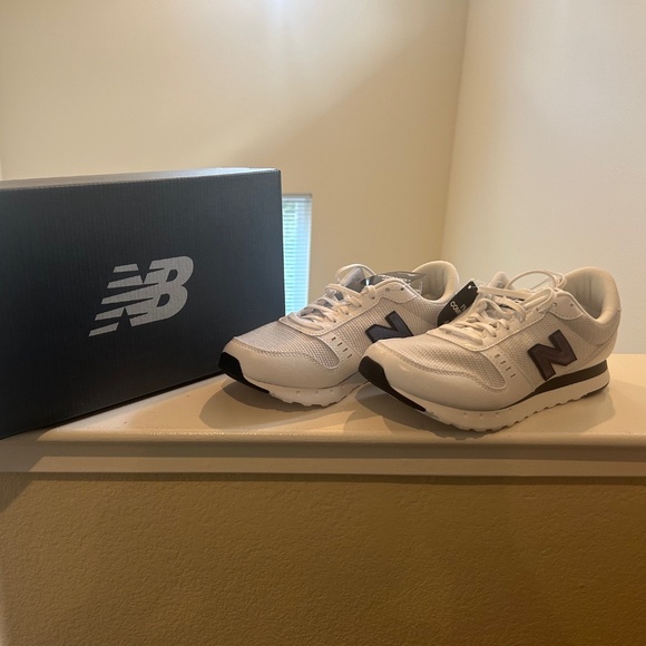 New Balance Women’s WL311RC2 Sneakers - New Condition - Picture 3 of 8